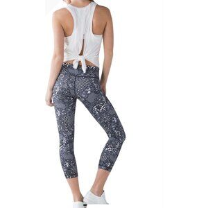 Lululemon Wunder Under Crop III Pretty Lace White Black Sz 4 Moisture Wicking